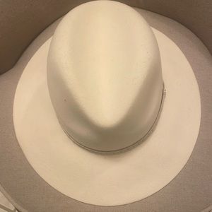 Fedora winter white hat. Never worn with tags. Bought at Nordstrom.